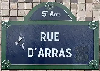 Voir la plaque.