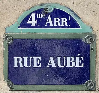 Voir la plaque.