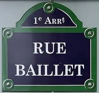 Voir la plaque.