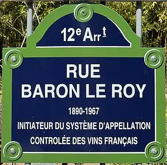 Voir la plaque.