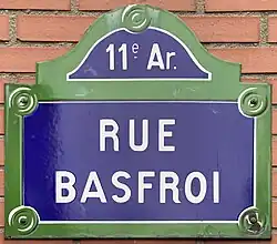 Voir la plaque.