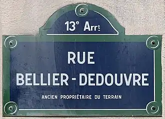 Voir la plaque.