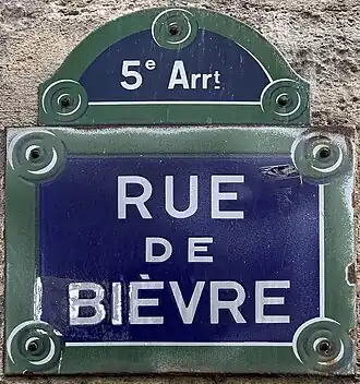 Voir la plaque.