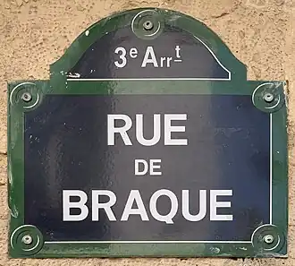 Voir la plaque.