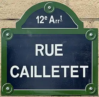 Voir la plaque.