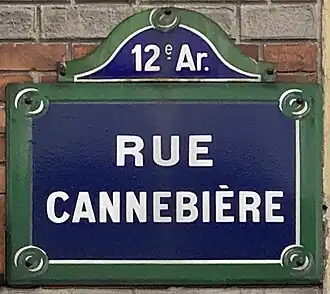 Voir la plaque.