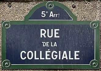 Voir la plaque.