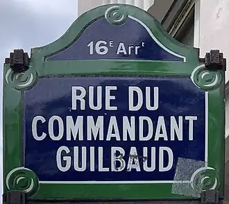 Voir la plaque.