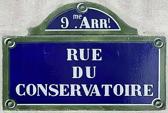 Voir la plaque.