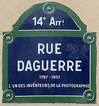 Voir la plaque.
