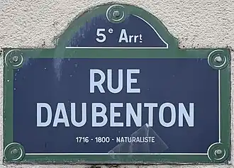 Voir la plaque.