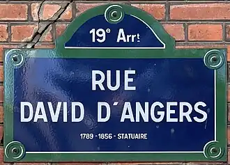 Voir la plaque.