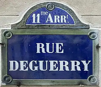Voir la plaque.