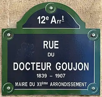 Voir la plaque.