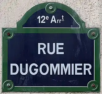 Voir la plaque.