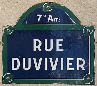 Voir la plaque.