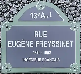 Voir la plaque.