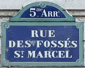 Voir la plaque.