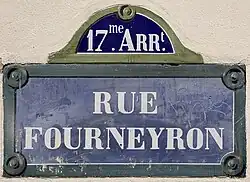 Voir la plaque.