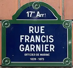Voir la plaque.