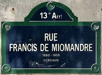 Voir la plaque.