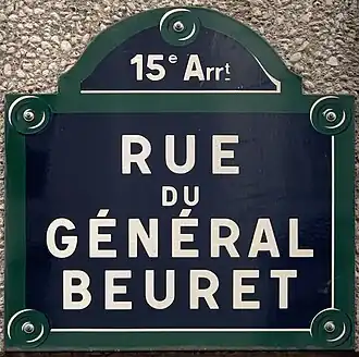 Voir la plaque.