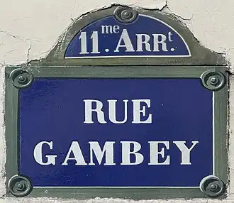 Voir la plaque.