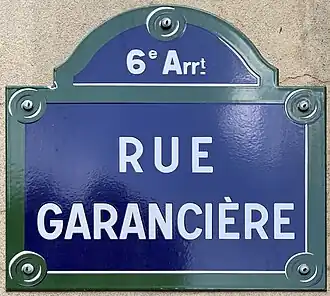 Voir la plaque.
