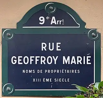 Voir la plaque.