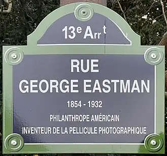 Voir la plaque.