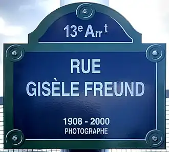 Voir la plaque.