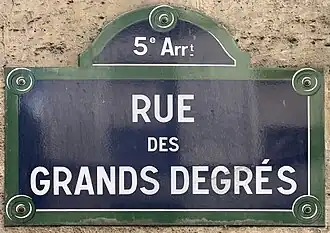 Voir la plaque.