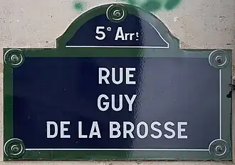 Voir la plaque.