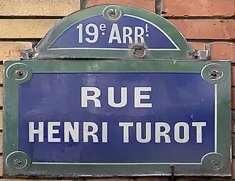 Voir la plaque.