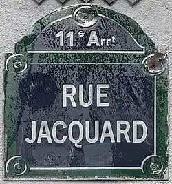 Voir la plaque.