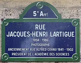 Voir la plaque.