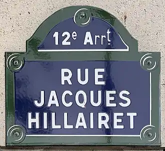 Voir la plaque.
