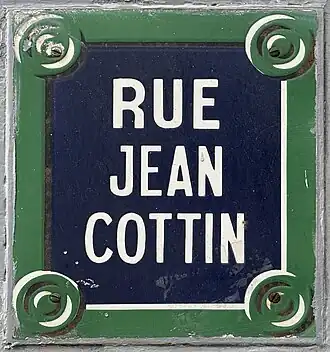 Voir la plaque.