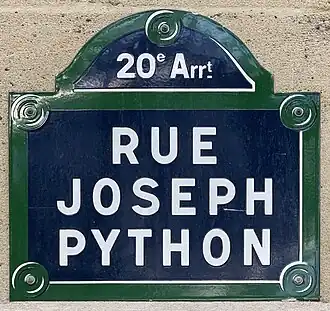Voir la plaque.