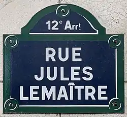 Voir la plaque.