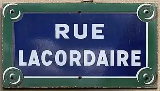 Voir la plaque.