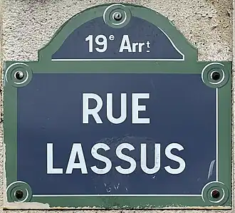 Voir la plaque.