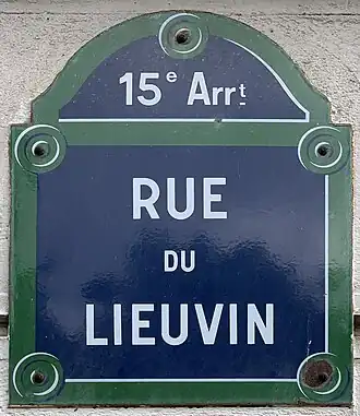 Voir la plaque.