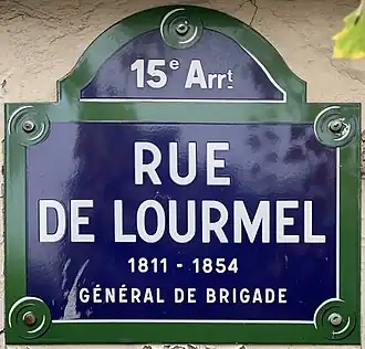 Voir la plaque.