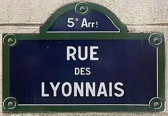 Voir la plaque.
