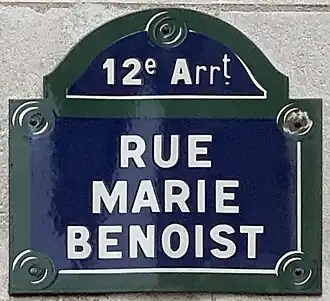 Voir la plaque.