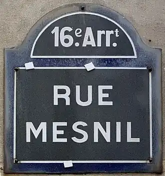 Voir la plaque.