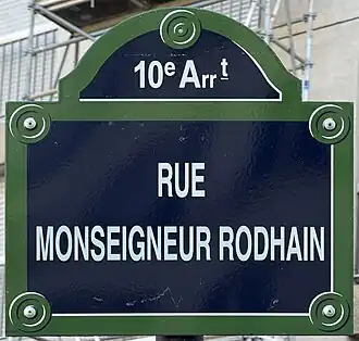 Voir la plaque.