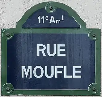 Voir la plaque.