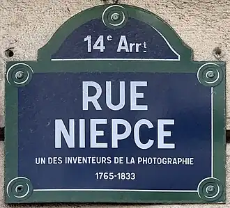 Voir la plaque.